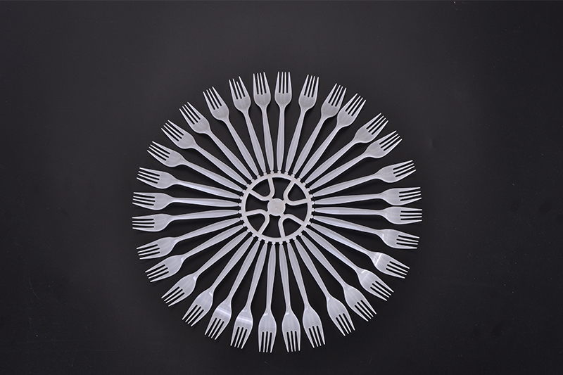Plastic fork